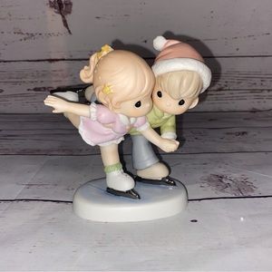 Precious Moments 539988 “Sharing Our Winter Wonderland”